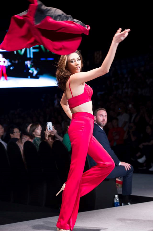 Những màn trình diễn ấn tượng ở Tuần lễ thời trang Việt Nam 2018